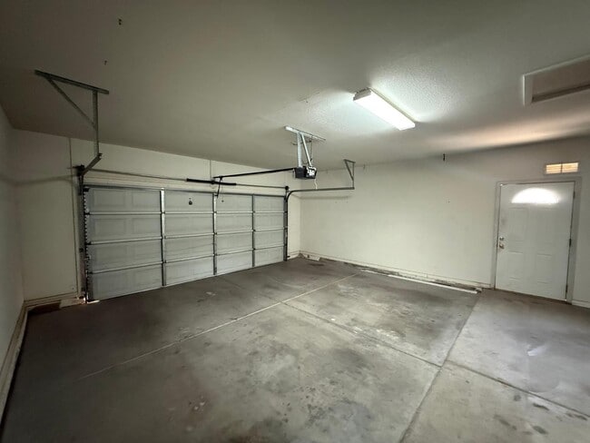 Building Photo - 432 W Carob Dr