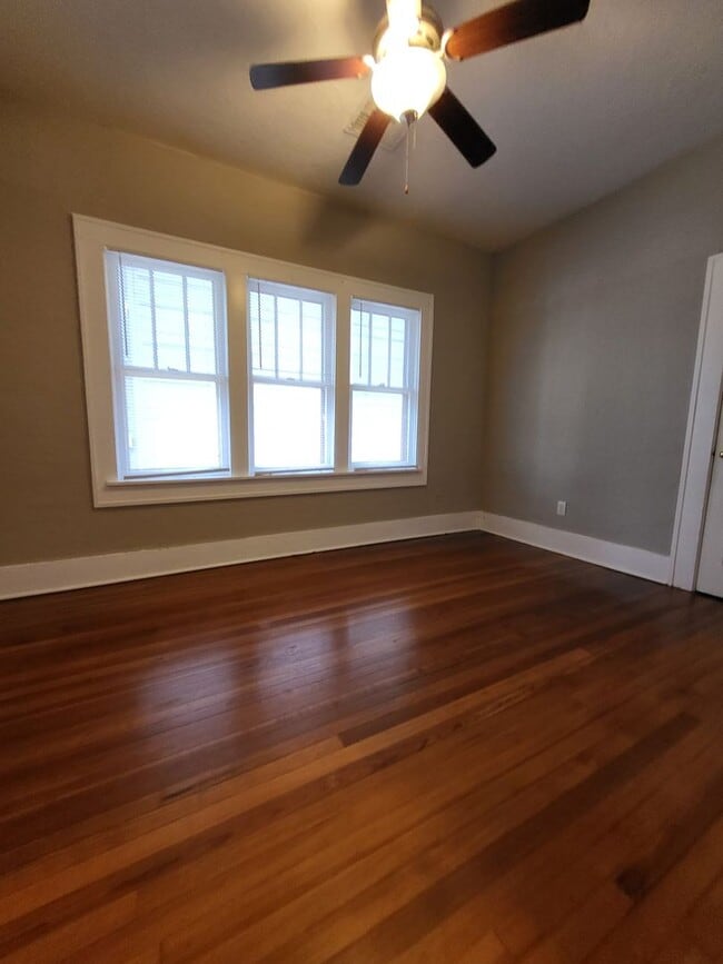 Building Photo - PRELEASING July 2024 - (3-4) Bed/(2) Bath ...
