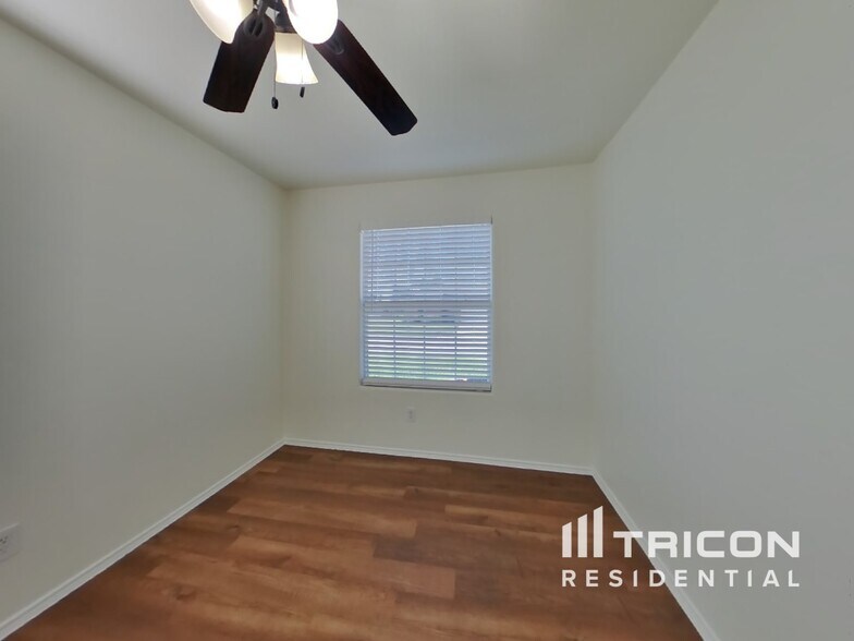 Building Photo - 4935 Winding View Ln