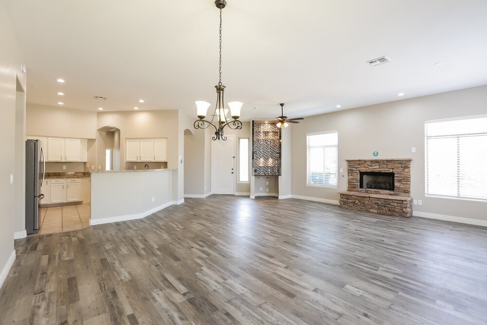 Building Photo - 2102 E Fawn Dr