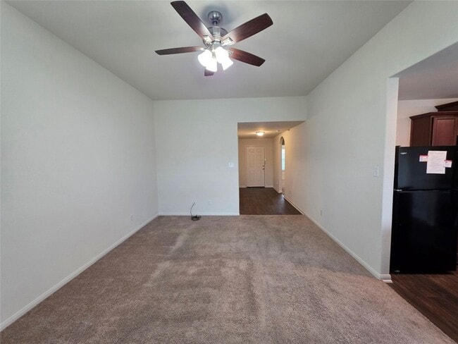 Building Photo - 723 Crystal Lakes Dr