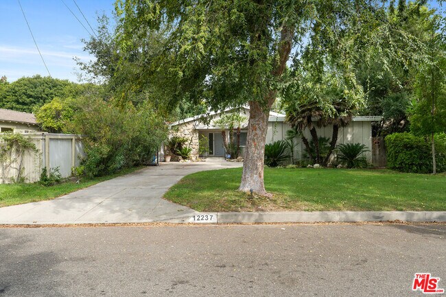 Building Photo - 12237 Hesby St