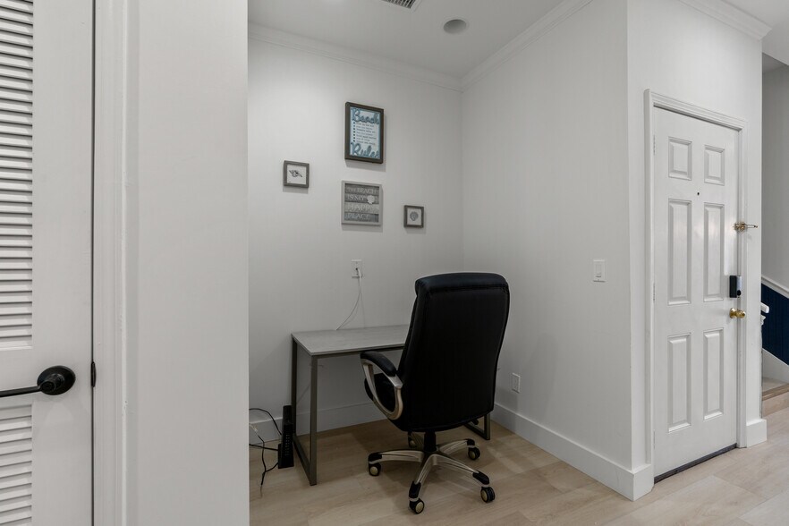 Building Photo - 3300 S Ocean Blvd
