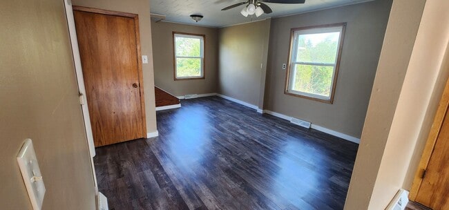 Building Photo - 2 bedroom 1 bath house
