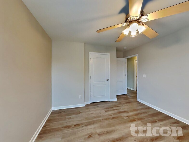 Building Photo - 401 Parrish Hill