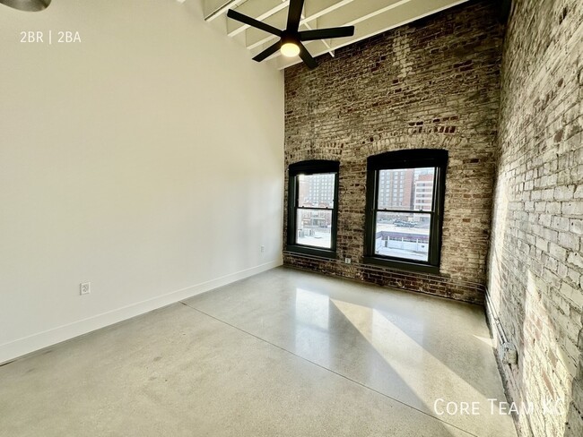 Building Photo - Downtown Penthouse For Rent with Private R...