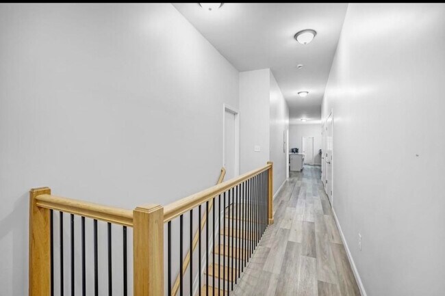 Building Photo - 512 Monastery Pl