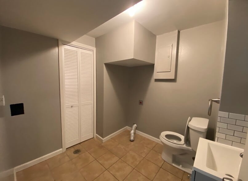1/2 Bathroom/Laundry - 3123 Thornton St NW