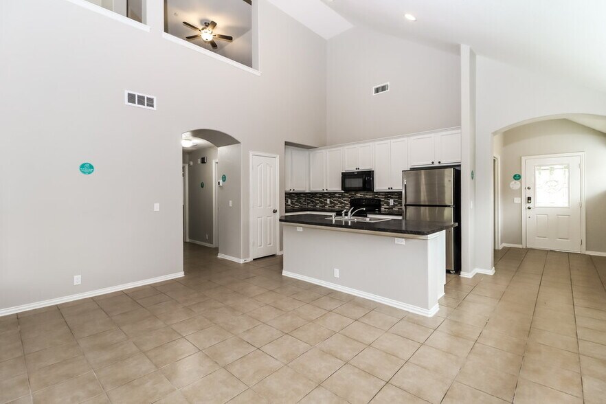 Building Photo - 540 Kerry St