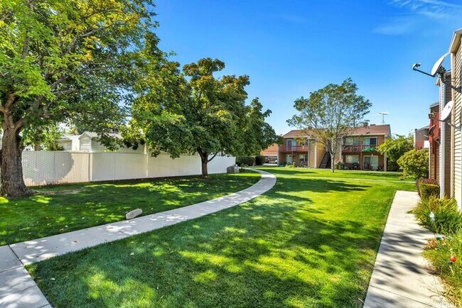 Building Photo - AWESOME GROUND FLOOR CONDO IN OREM