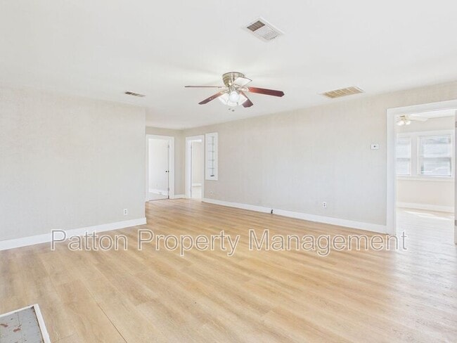 Building Photo - 3411 S Polk St