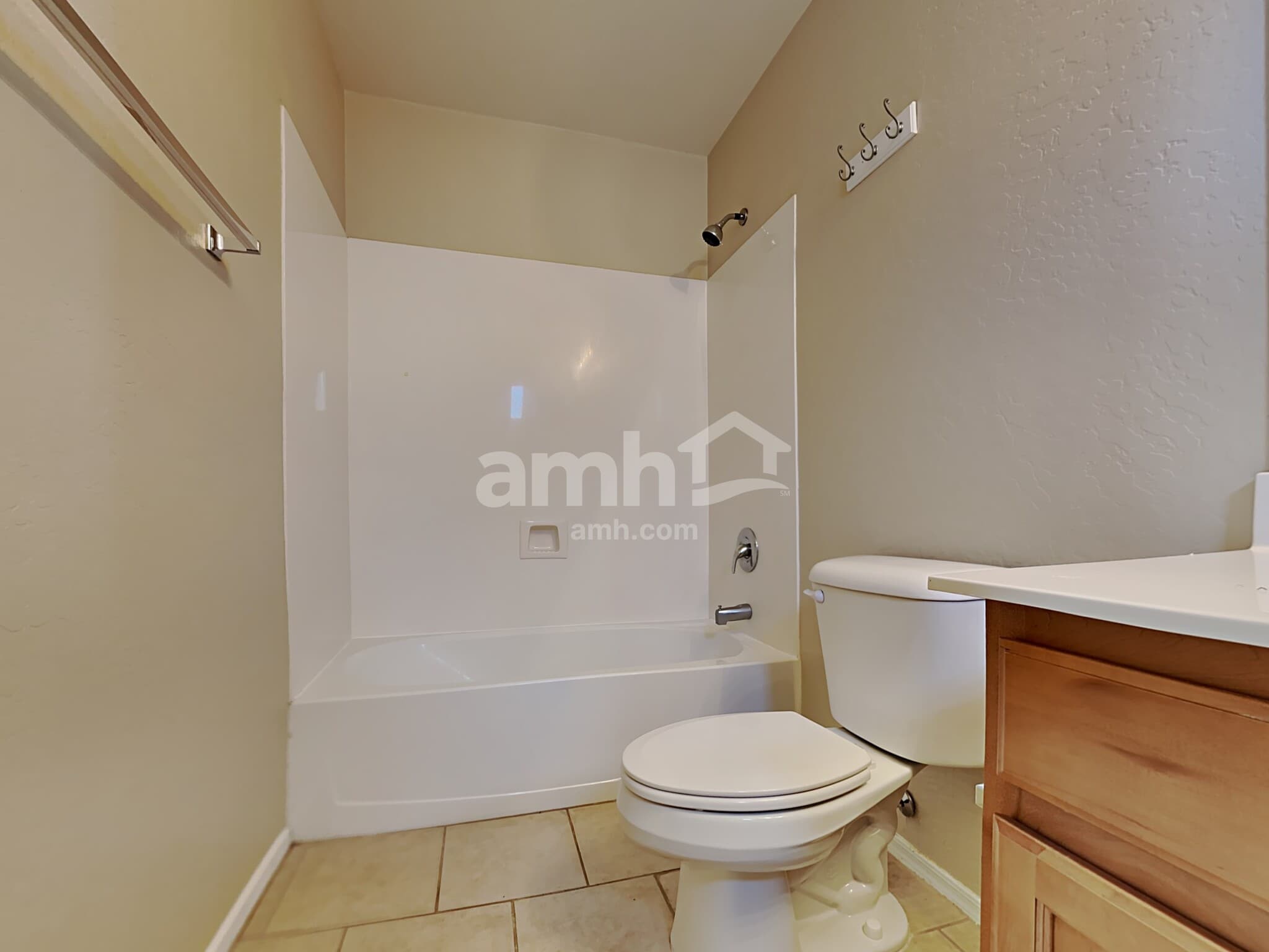 Building Photo - 417 W Dexter Way