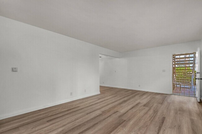 Building Photo - 2 bedroom - Incredible location!