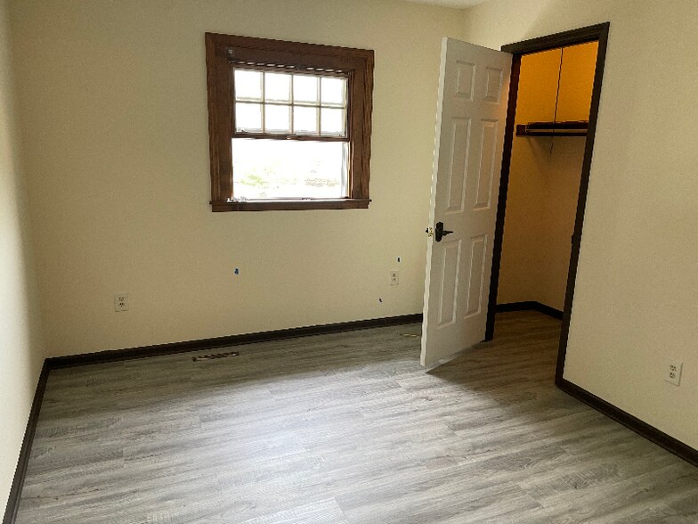 Building Photo - 5876 Mall View Ct