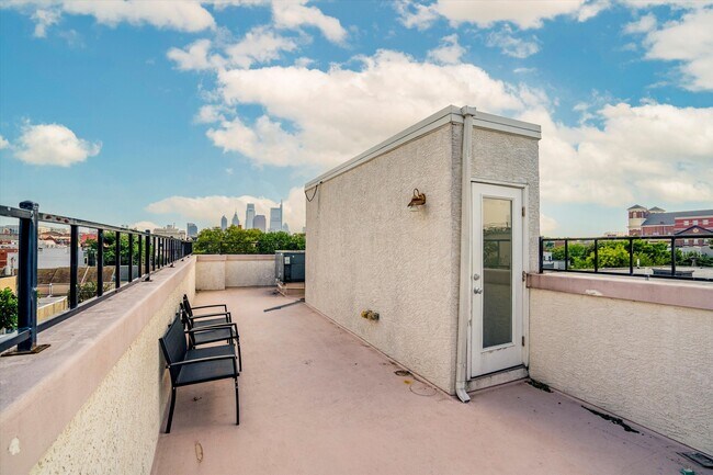 Building Photo - 1521 W Seybert St