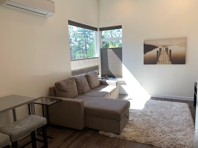 Building Photo - 2035 NW Eastes St