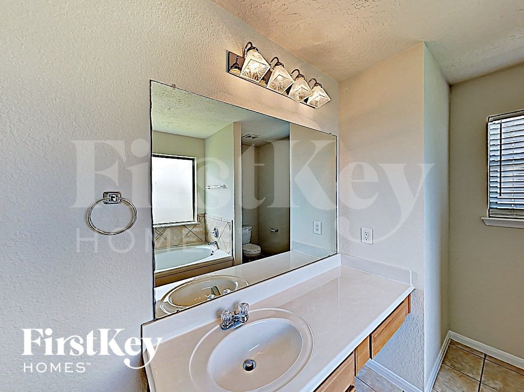 Building Photo - 29206 Legends Beam Dr