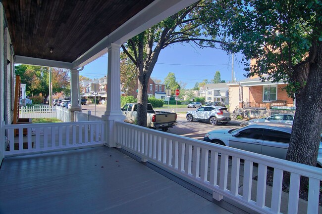 Building Photo - Spacious Newly Renovated East End Home!