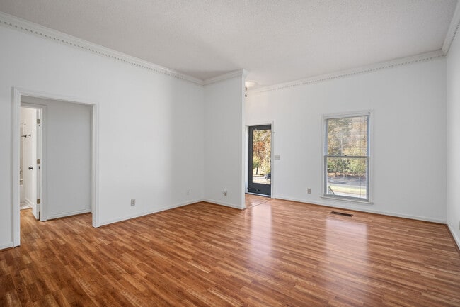 Building Photo - 378 Hermitage Ave