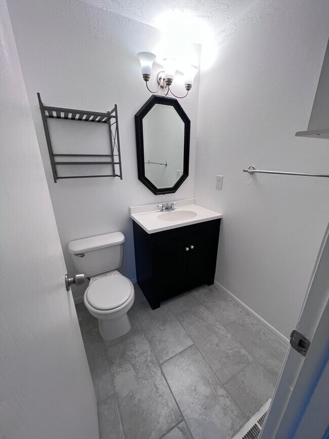 Building Photo - FANTASTIC 2 Bed 2 Bath Townhome in Lafayet...