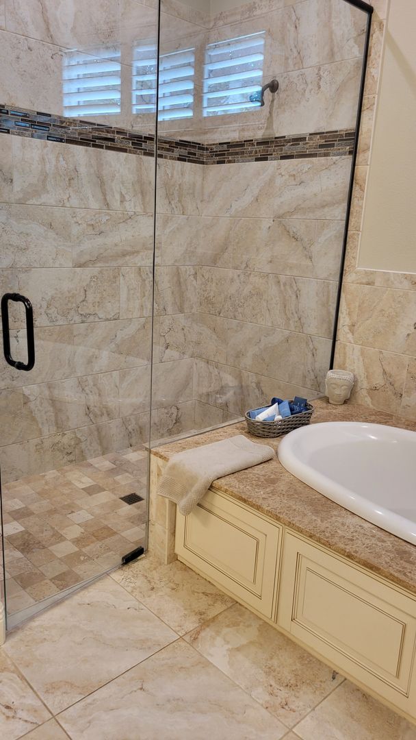 Building Photo - Seasonal stunning 5/5 pool home west of trail near Siesta Key!