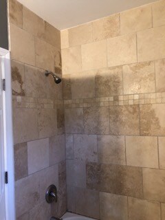 Building Photo - 647 N Hamlin Ave