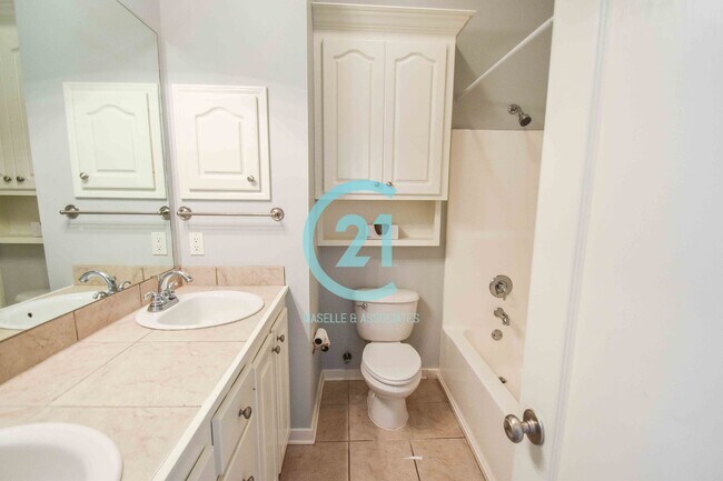 Building Photo - 3 Bed/2 Bath Home in Ashbrooke