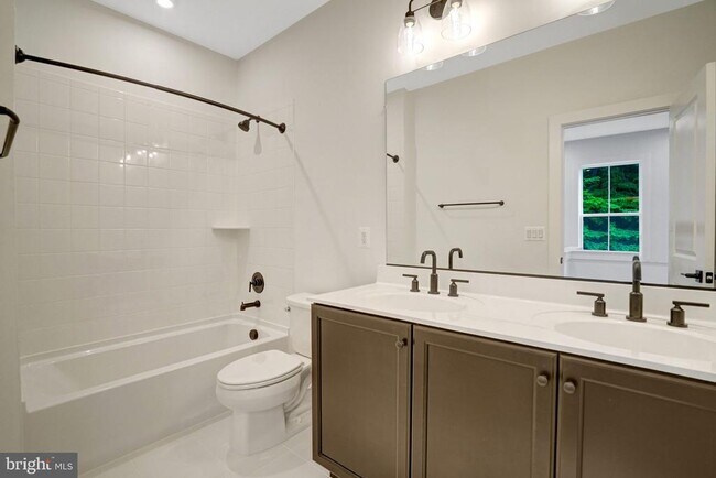 Building Photo - 9418 Dandelion Dr