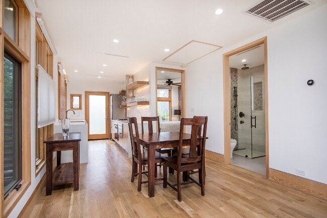 Building Photo - 811 E 23rd St