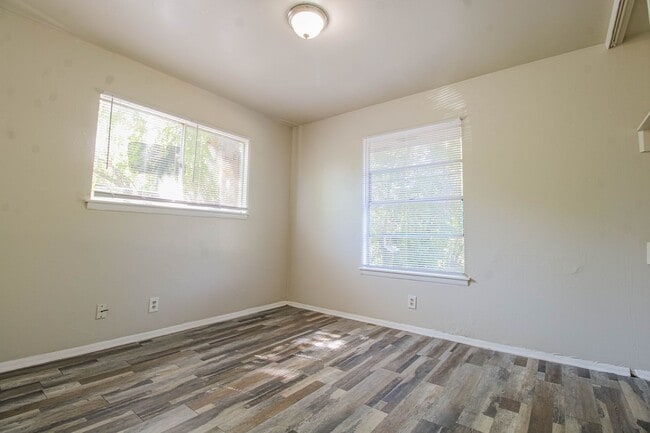 Building Photo - 5822 Branch Valley Dr