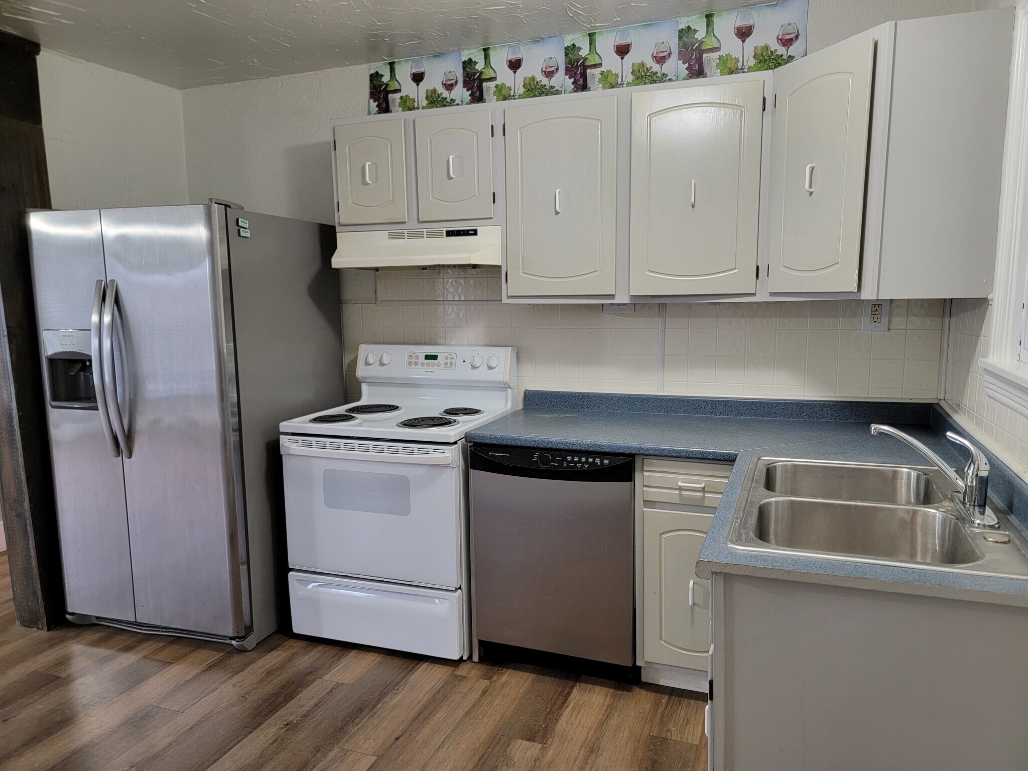 Building Photo - 100 E Elm St