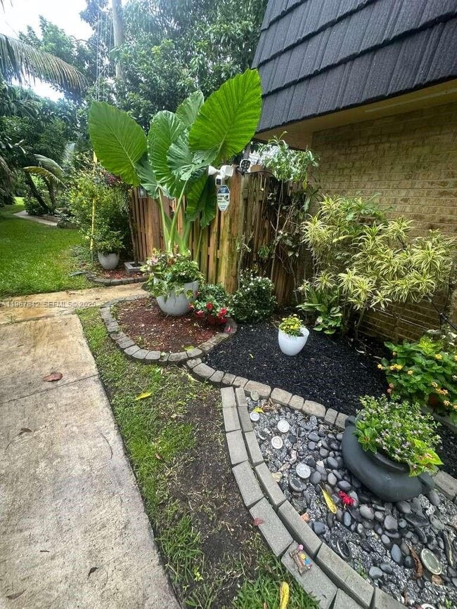 Building Photo - 283 Woodland Rd