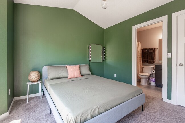 Building Photo - 8899 SW Elena Ln