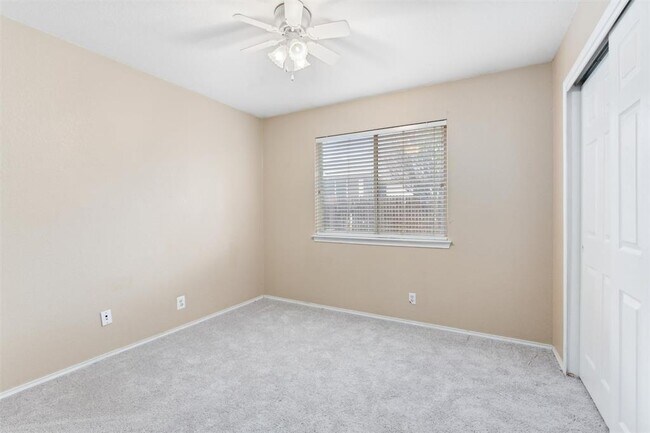 Building Photo - 107 McCarthur Dr