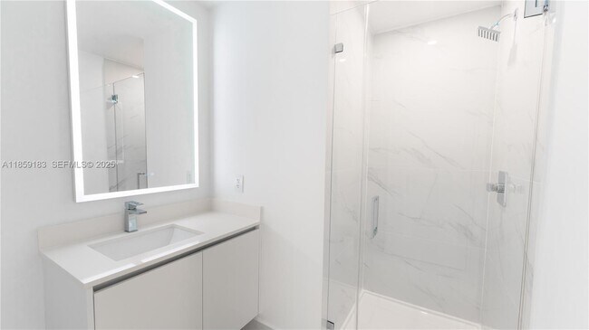 Building Photo - 700 NE 24th St