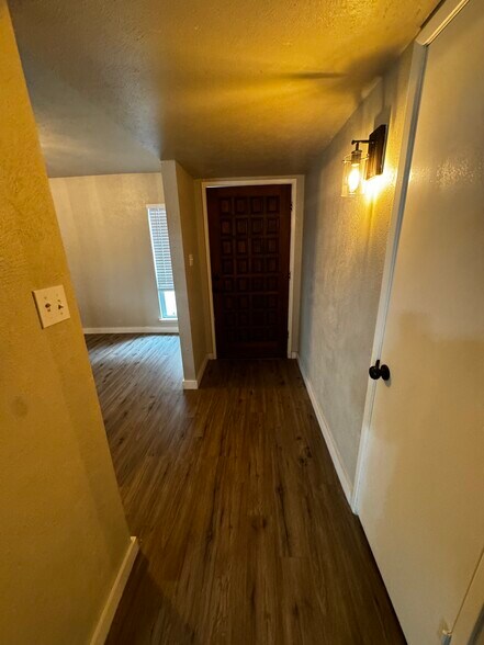 Building Photo - 7505 Whitewood Dr