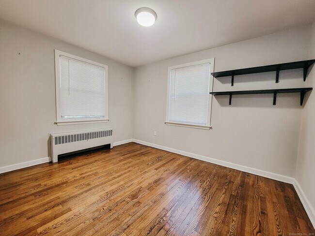 Building Photo - 90 Cedar Ln