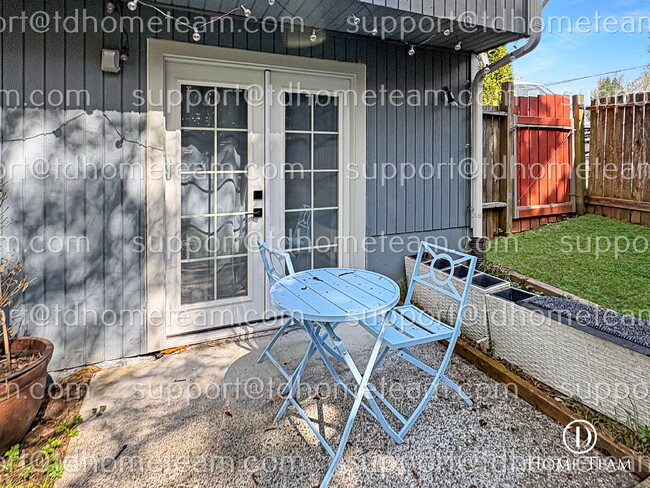 Building Photo - "Charming Lynnwood Home with Finished Base...