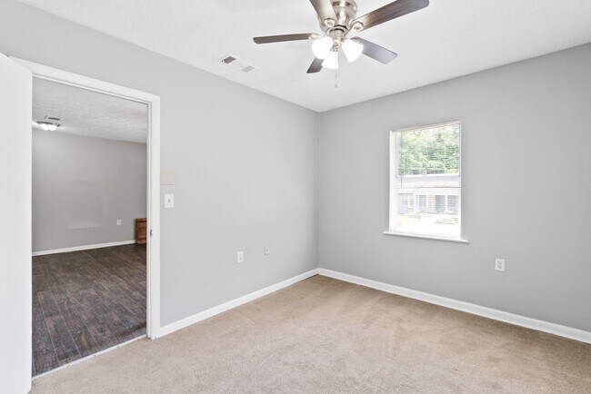 Building Photo - Duplex - For Rent West Side $ 1200.00/Month