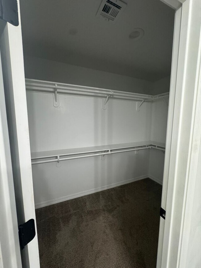 Building Photo - LARGE CORNER LOT