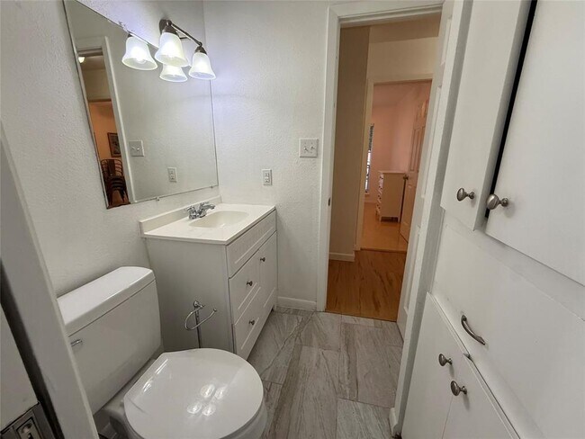 Building Photo - 6307 Huntleigh Way