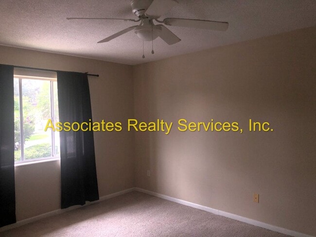 Building Photo - Cute 1bed/1 bath in Hawthorne Reserve w/ POOL!!!