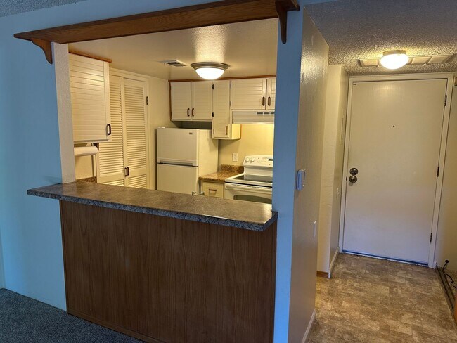 Building Photo - Cute and Cozy 1 Bedroom Condo in Gated Tim...