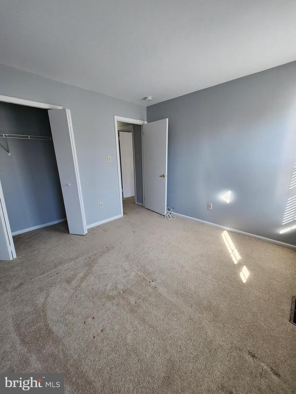 Building Photo - 206 Oliphant Ln