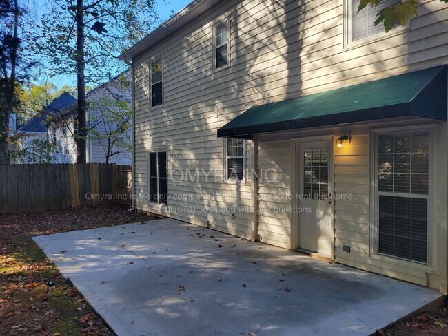 Building Photo - Gorgeous Newly Renovated 3 Bedroom House i...