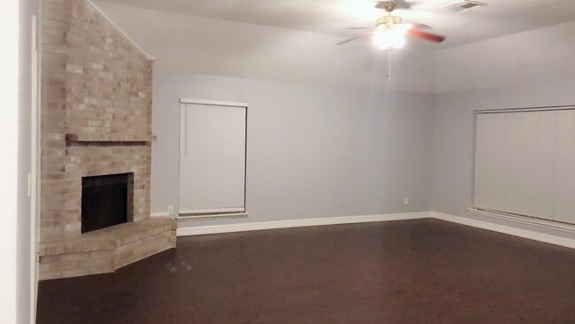 Building Photo - 2222 Sunset Trail