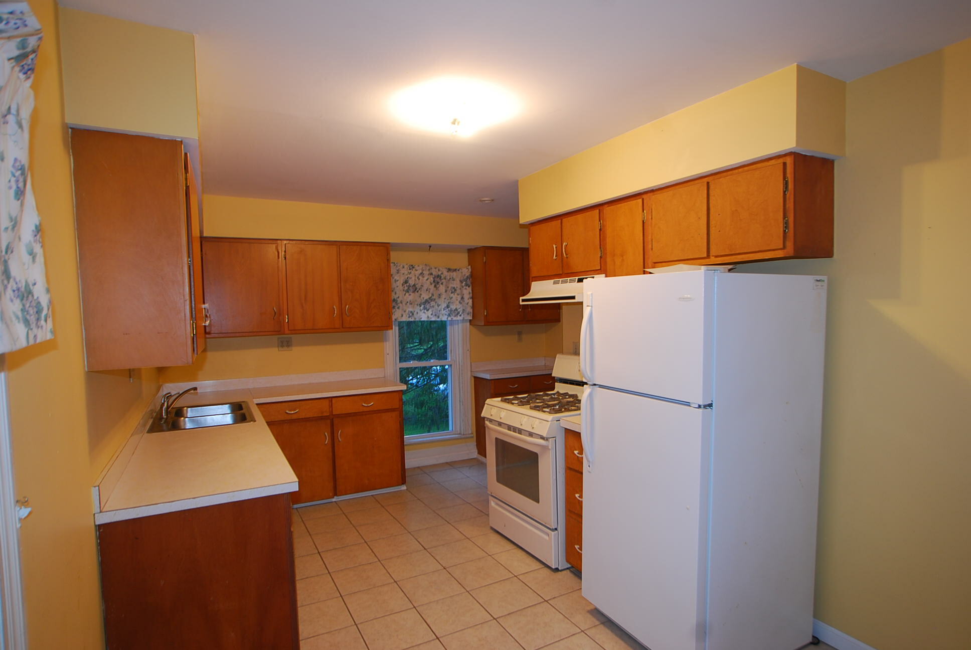 Building Photo - 146 Meadville St