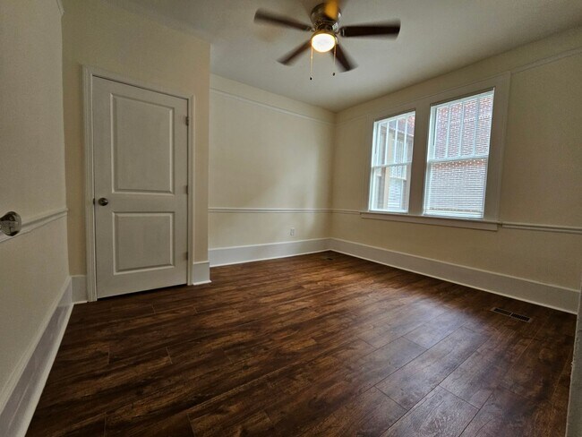 Building Photo - 515 E 49th St