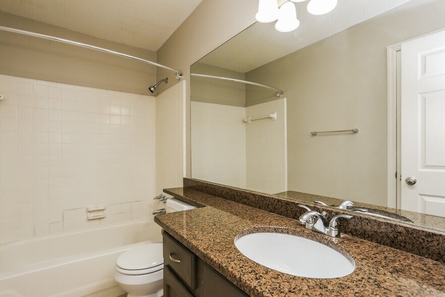 Building Photo - 2400 Boone Pl