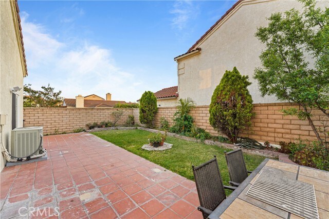 Building Photo - 1315 N Lighthouse Ln